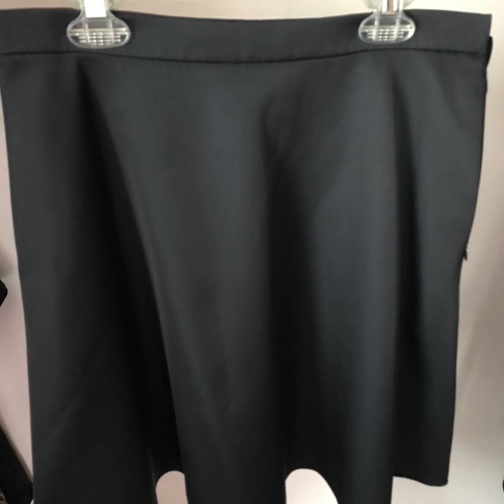 COS A-line classic skirt in Navy size 6